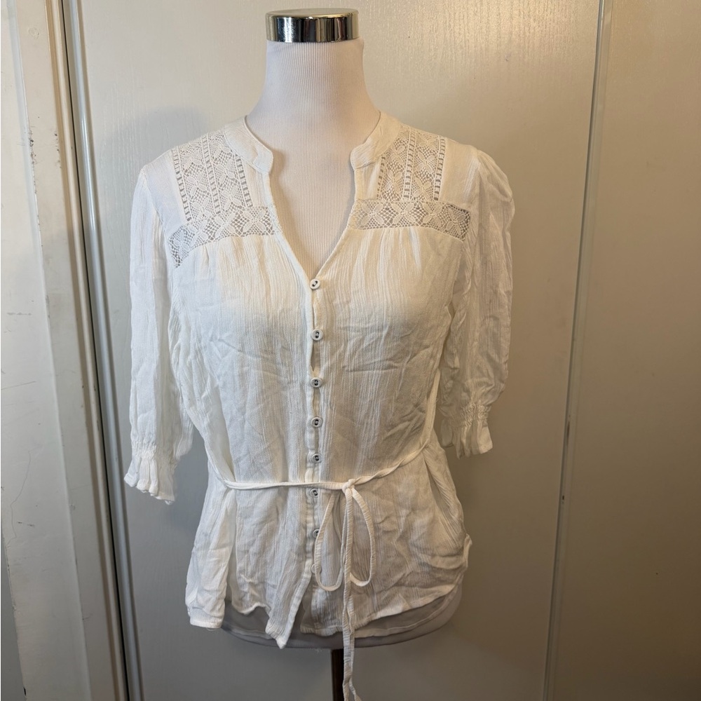 Women’s White Button-Front Lace Yoke Blouse
